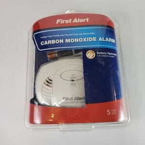 First Alert Carbon Monoxide Alarm CO Detector Battery Operated CO400 New Sealed